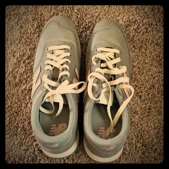 New Balance sneakers - Picture 1 of 3